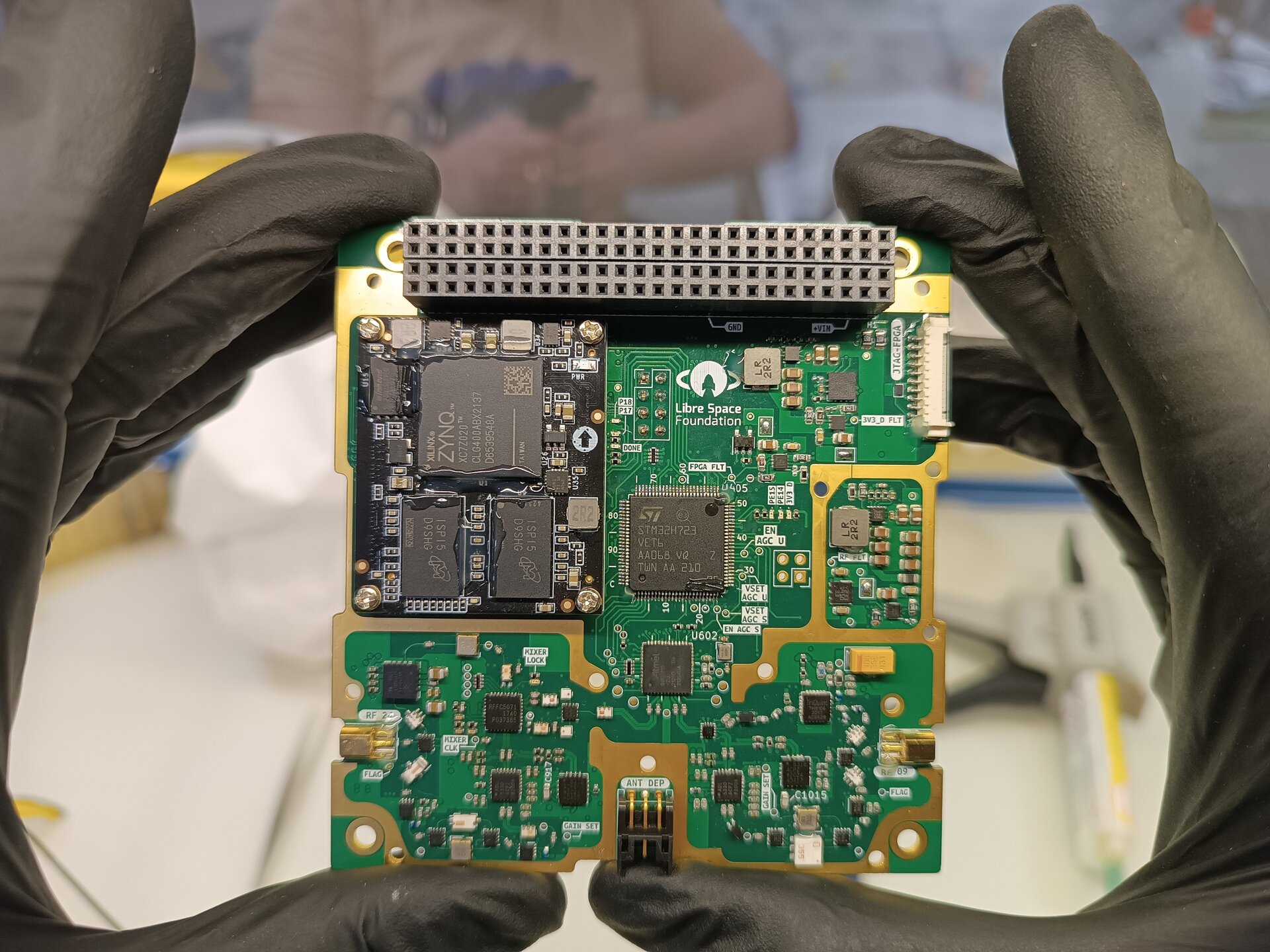 SatNOGS-COMMS PCB without EMI shield